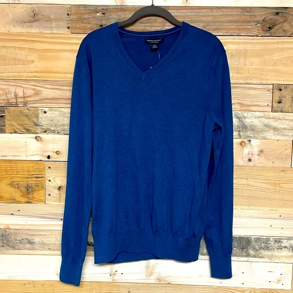 Banana Republic size large blue v-neck luxury blend sweater